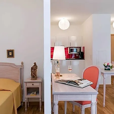 Medicis Aparthotel 4*