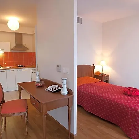 Aparthotel Medicis 4*